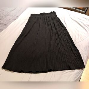 SHEIN Black Pleated Midi Skirt – Size XS ✨🖤